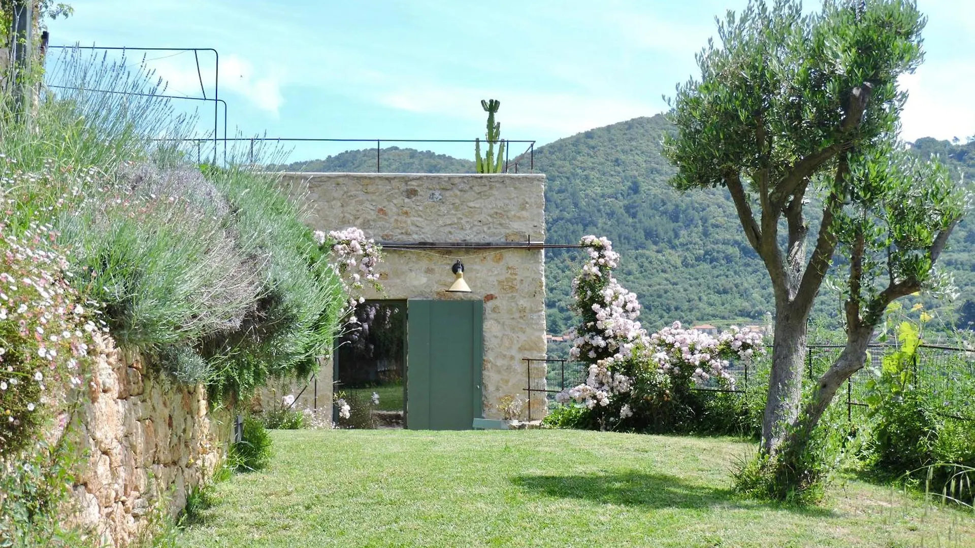 Camamila Sea View Panoramic Home Finale Ligure Italy